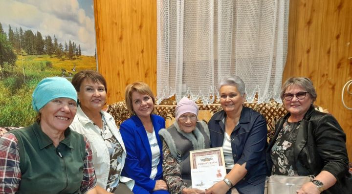 Зульфира Юсупова из Кукмора отметила 95-летний юбилей