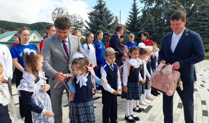 В Кукморе прошла акция “Помоги собраться в школу”
