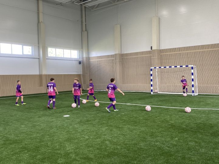 Спортка яңа сулыш:  Кукмарада  ачык футбол манежы кулланышка тапшырылды