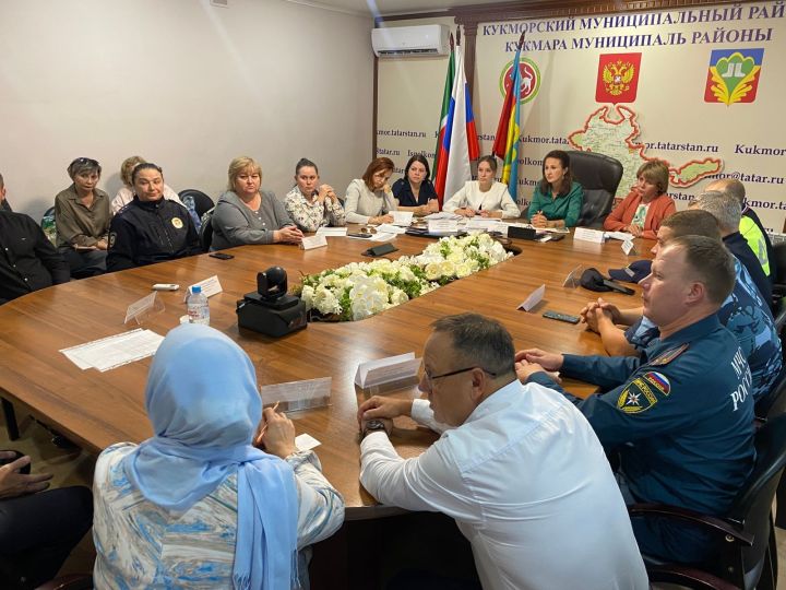 В Кукморе троим подросткам назначены штрафы за управление мопедом и скутером