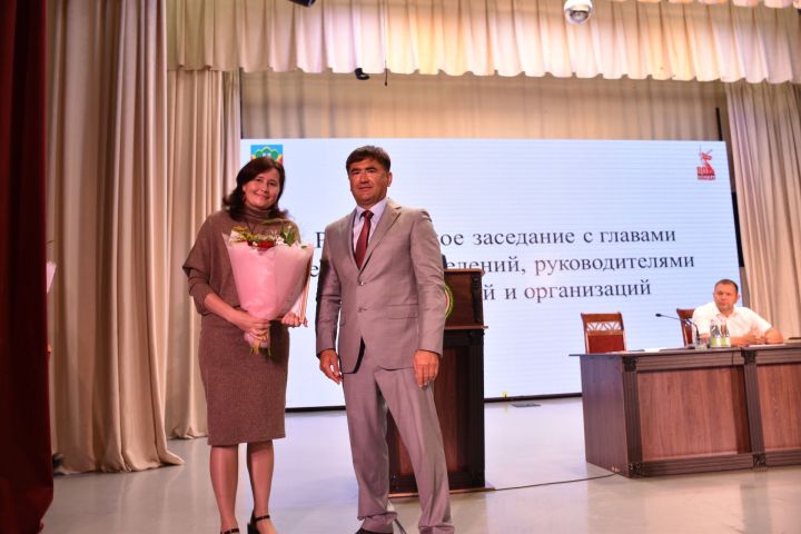 Жителей Кукморского района наградили на расширенной планерке