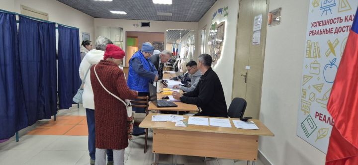 Кукмараның 1664нче номерлы сайлау участогында иртәдән халык өзелми