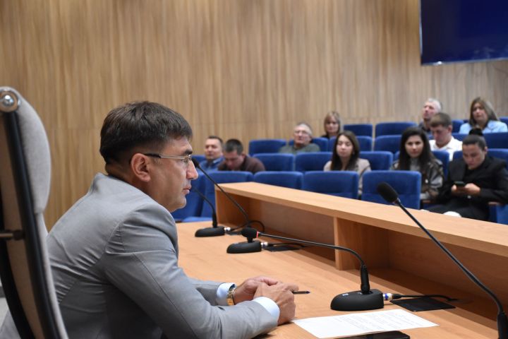 Задача — приумножить доход и прибыль: Сергей Димитриев встретился с предпринимателями Кукморского района