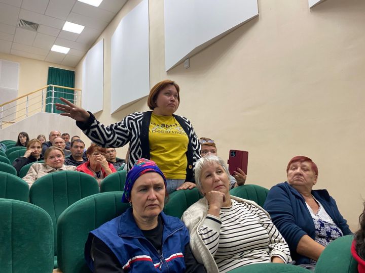 На встрече с жителями Лубянского сельского поселения обсудили проблемы водоснабжения, автобусного сообщения и состояния дорог
