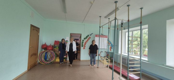 Кукмара районындагы мәгариф учреждениеләренең яңа уку елына әзерлеге тикшерелә