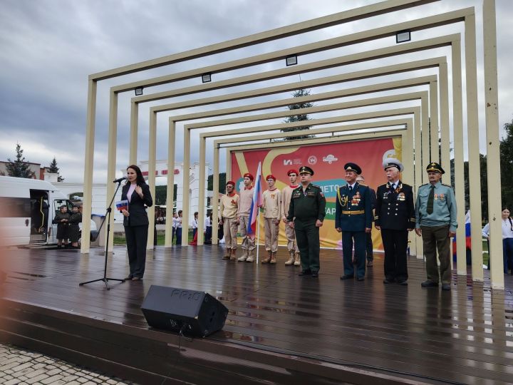 В Кукморе прозвучали песни о Родине в честь Дня Государственного флага