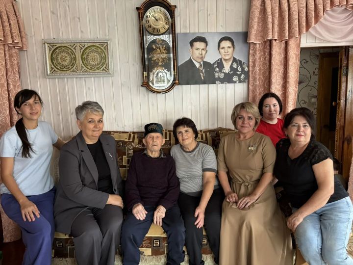 Кукмарада гомер итүче Нурислам Гарипов 94 яшен каршы алды