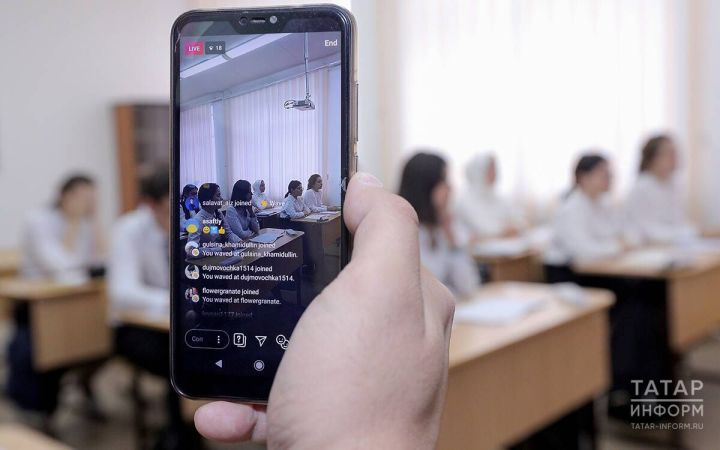 В школах Кукморского района ограничили использование мобильных телефонов на уроках