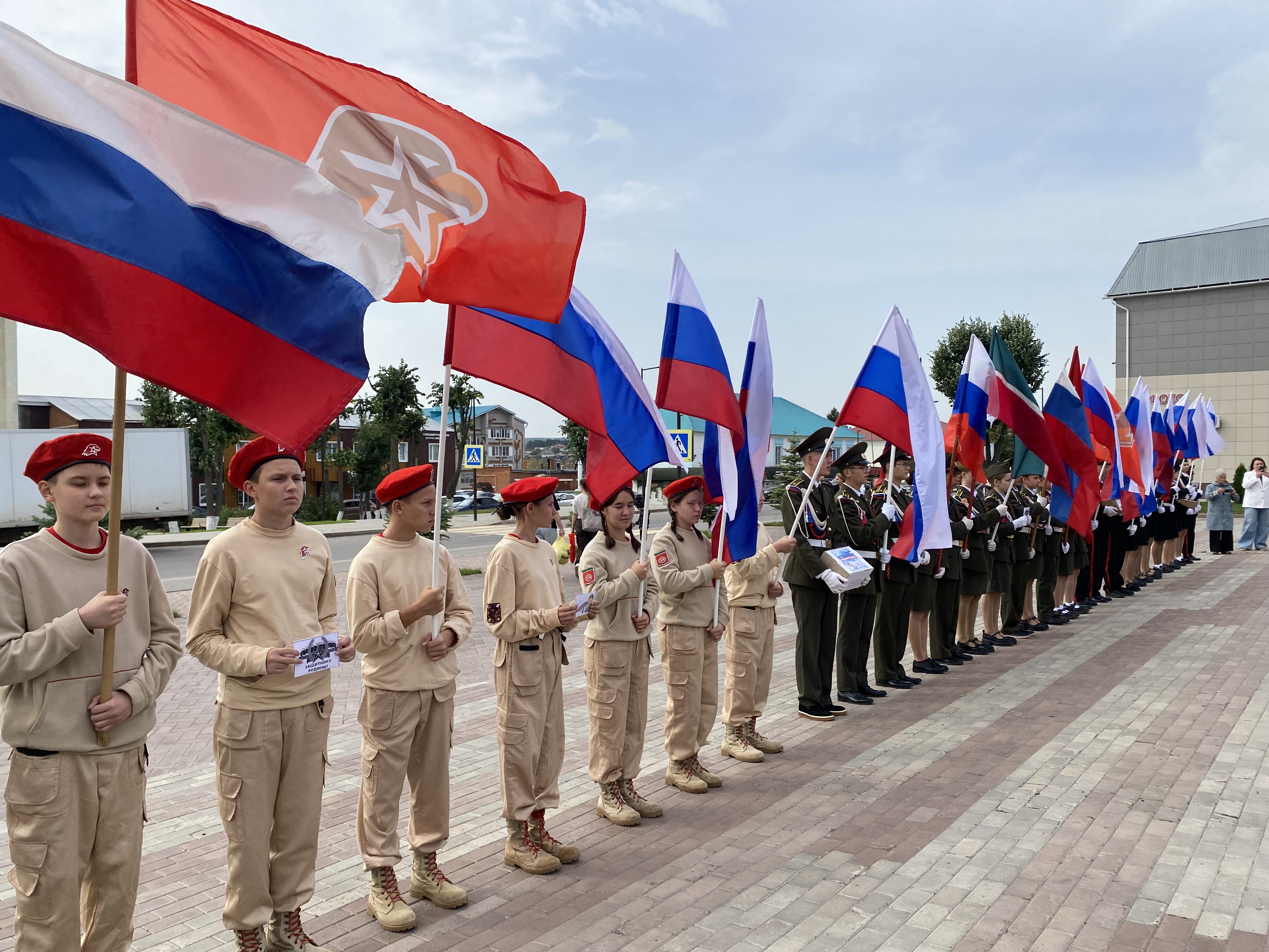 Кукмарадан махсус хәрби операциягә чираттагы машина озатылды