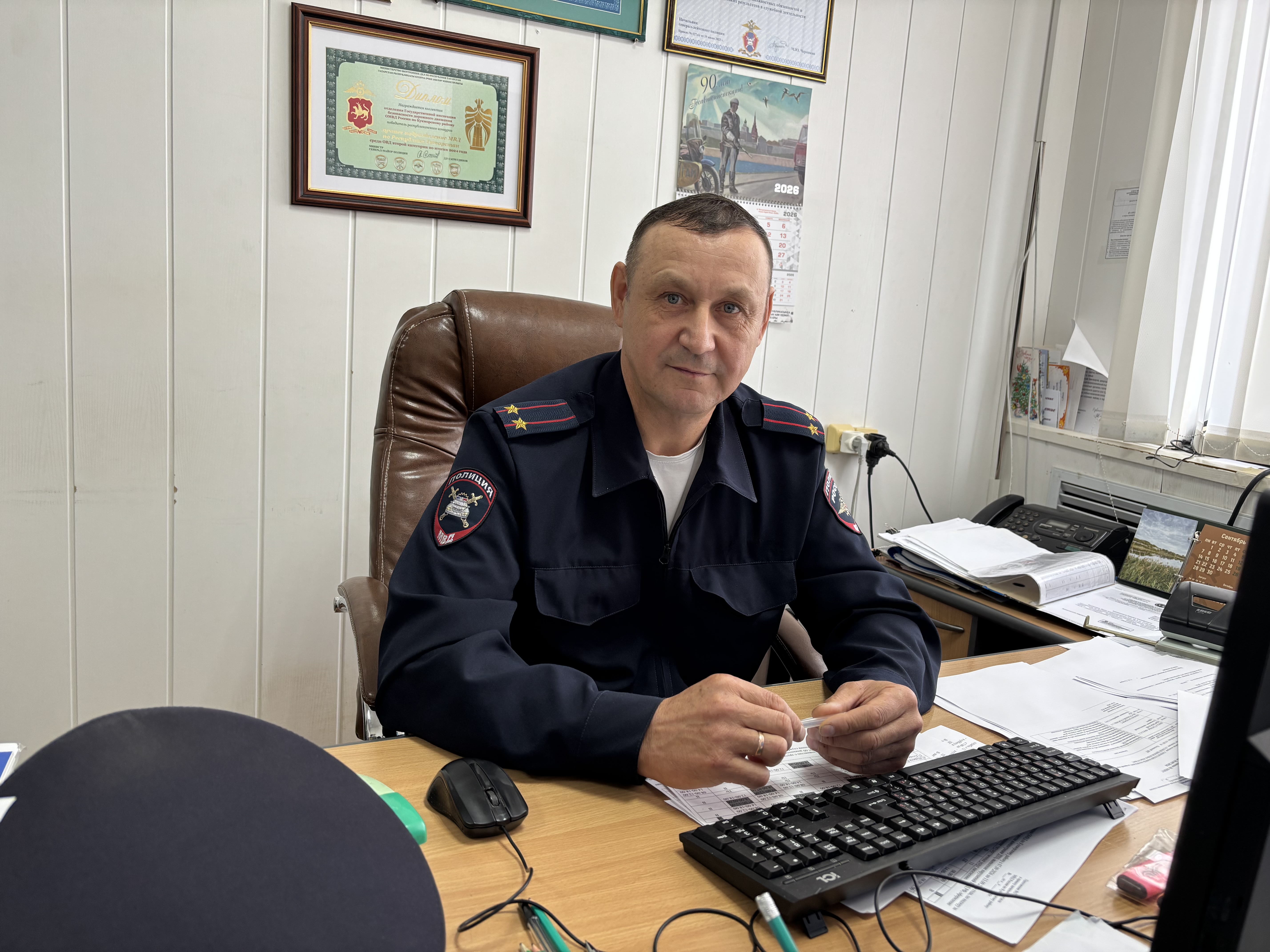 Район дәүләт автоинспекциясе җитәкчесе Фирдүс Фәхретдинов кием-салымдагы яктылык кайтаргыч элементларның мөһимлегенә дә тукталды. 