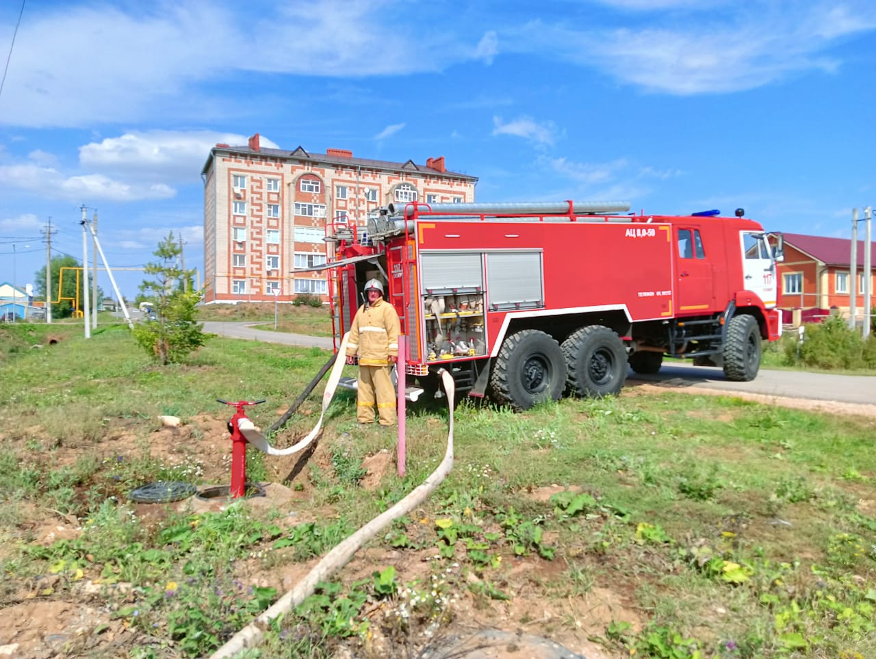 В Кукморе загорелась квартира трехэтажного дома