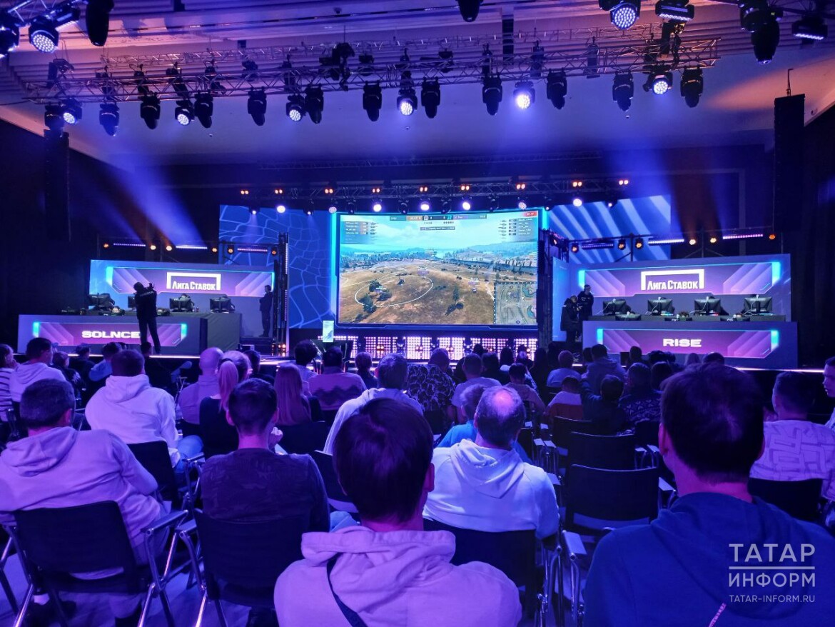 Герой России Расим Баксиков посетил матч «Мира танков» на «Играх будущего»