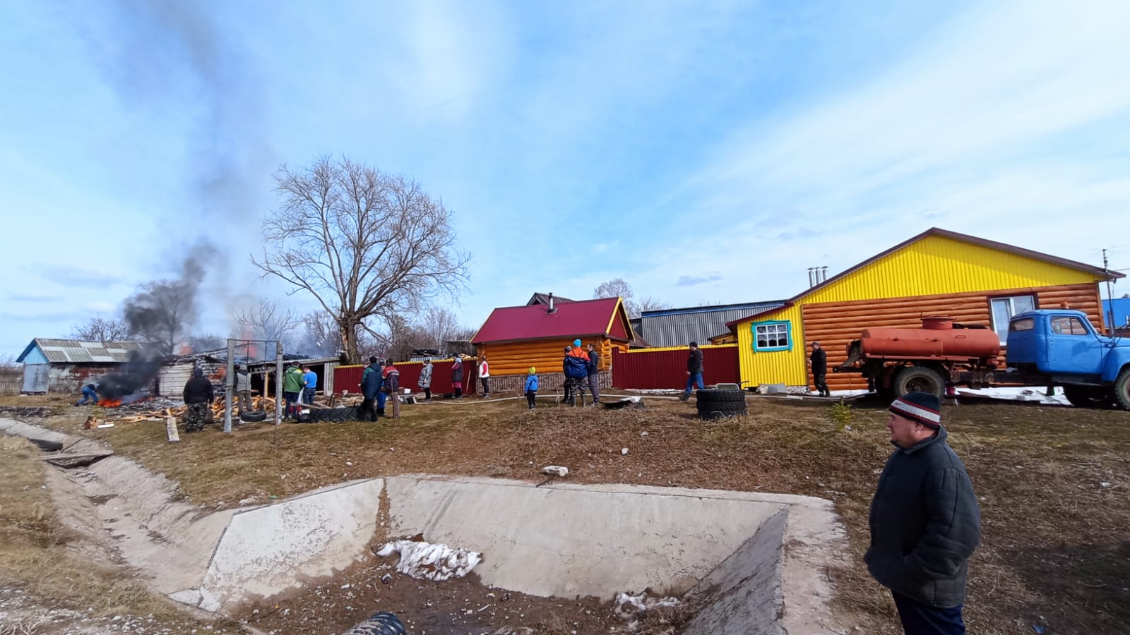 В Кукморском районе сгорел зимовник для пчел