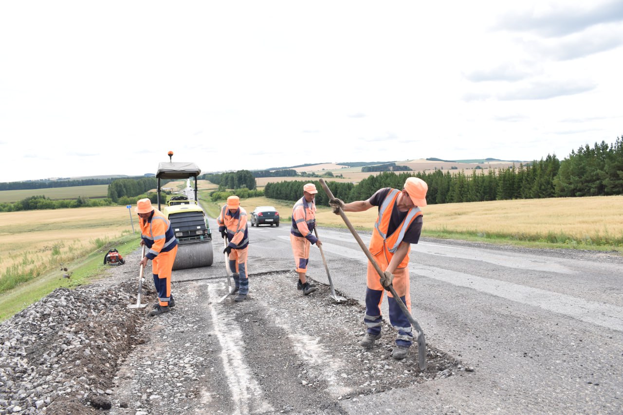 В Кукморском районе ведется ремонт автодорог по нацпроекту «Безопасные и качественные дороги»