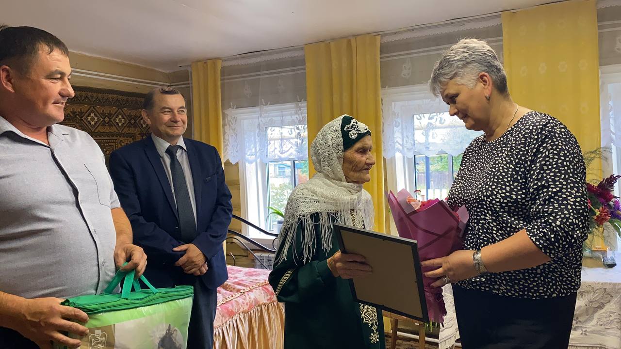 Жительнице деревни Нырты Сание Фаттаховой исполнилось 90 лет