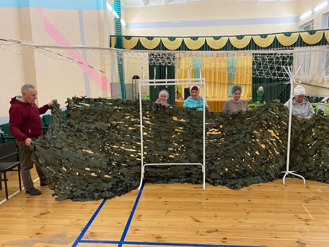 «Ангелы добра»: социальные работники Кукморского центра «Тылсым» активно участвуют в поддержке участников СВО