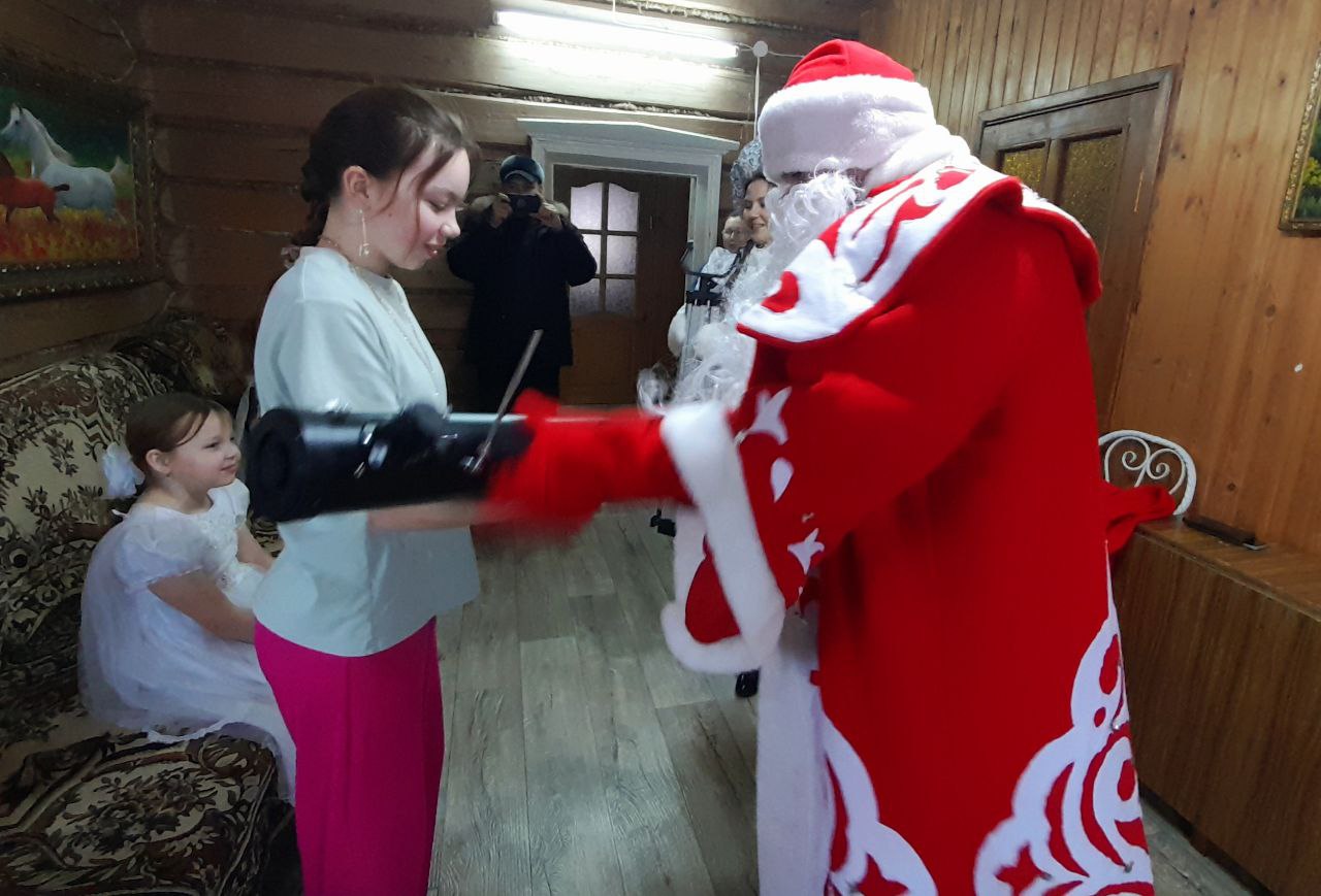 Представители Минсельхозпрода РТ исполнили новогоднюю мечту юной жительницы Кукморского района
