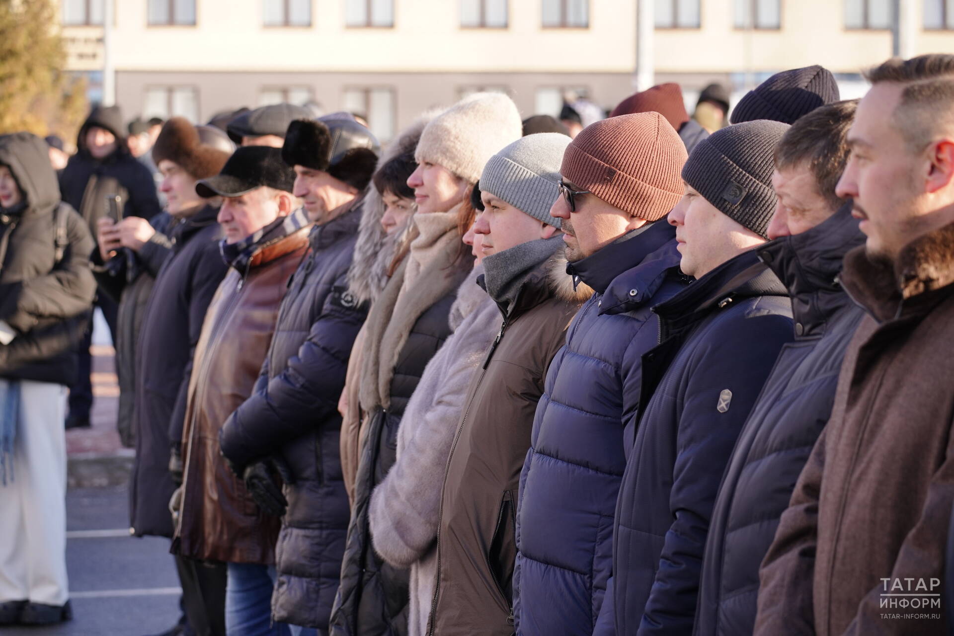 Раис РТ вручил главврачу Кукморской больницы ключи от нового автомобиля скорой помощи