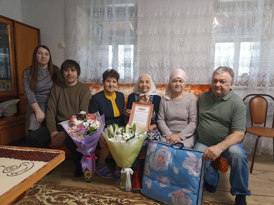 Юбилярам Кукморского района вручили Благодарственные письма главы района