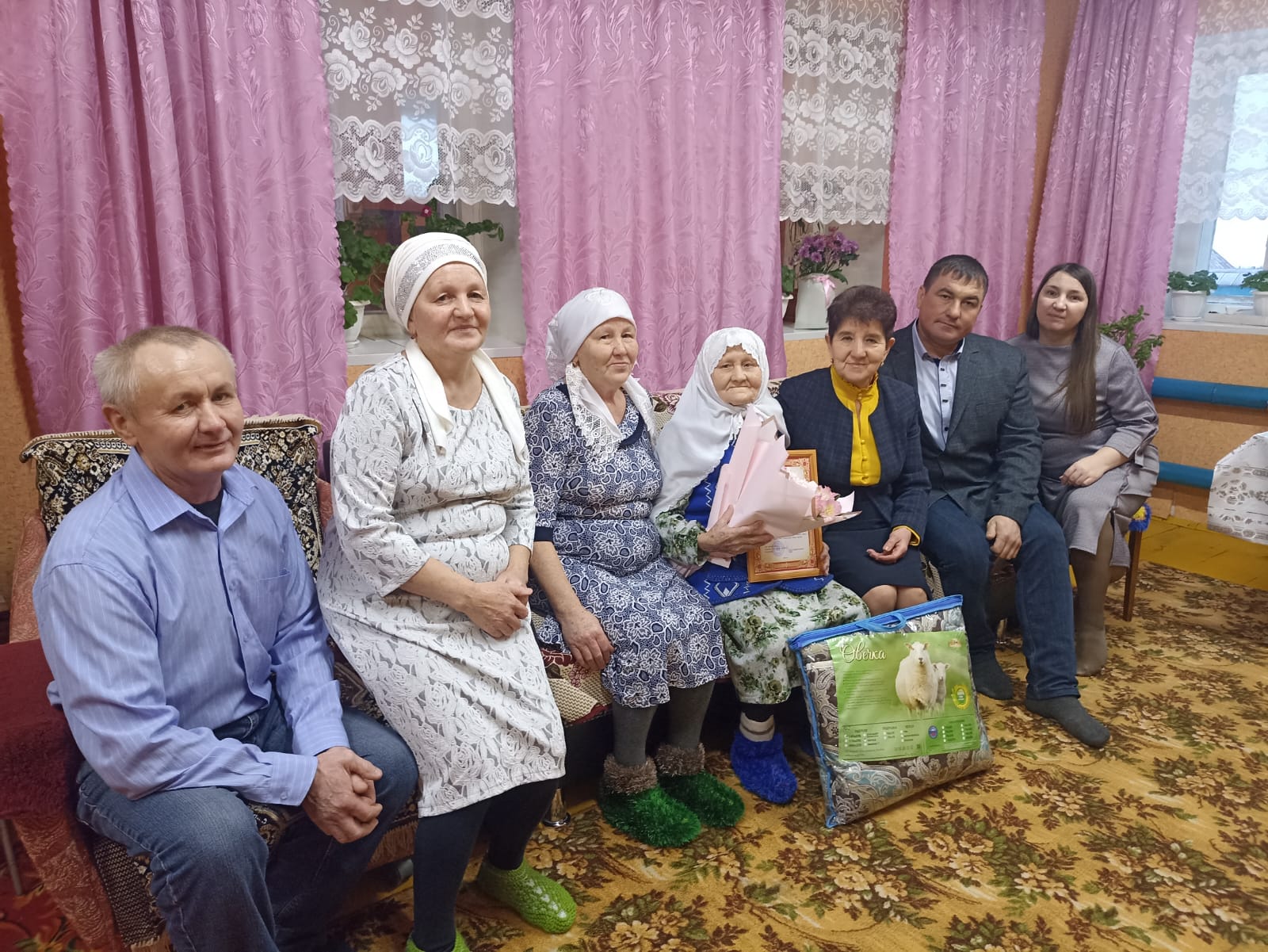 Юбилярам Кукморского района вручили Благодарственные письма главы района
