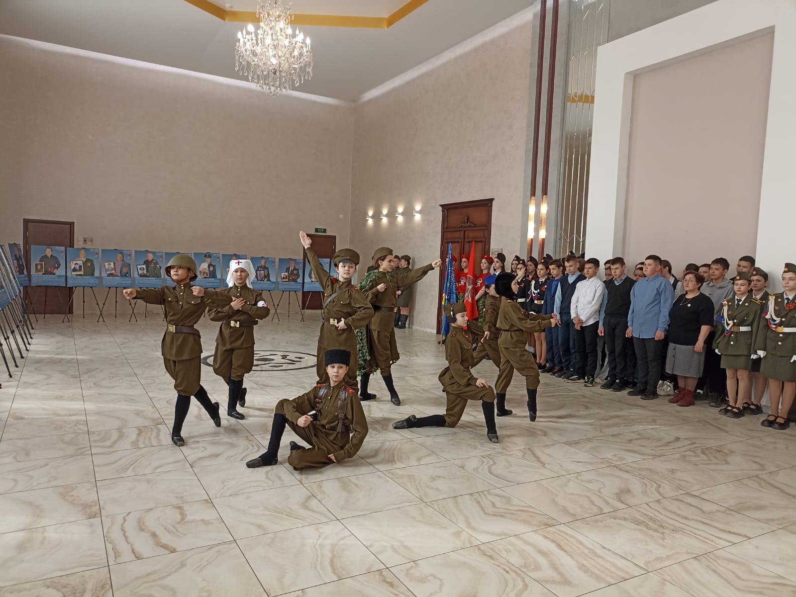 В Кукморе открылась фотовыставка «Отец Героя» 