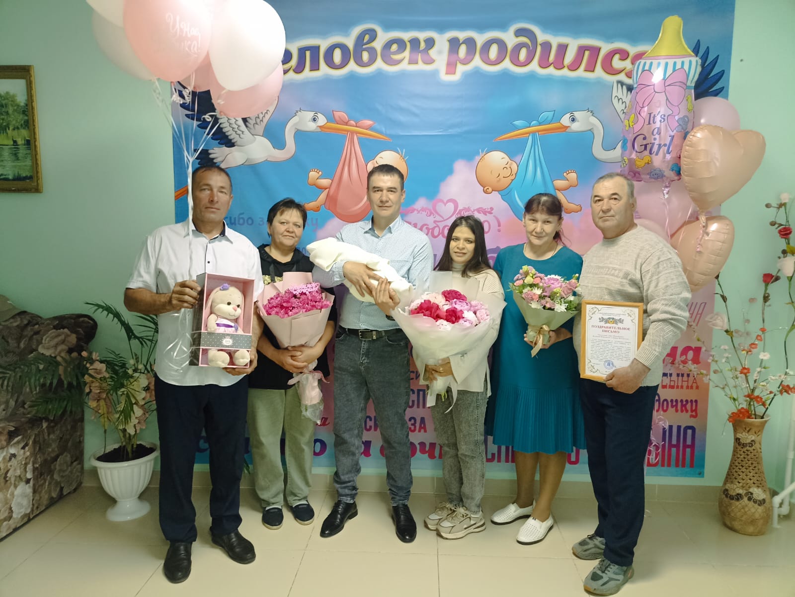 Кукмараның бала тудыру йортында 9 май көнне дөньяга килгән сабыйны өйгә чыгардылар