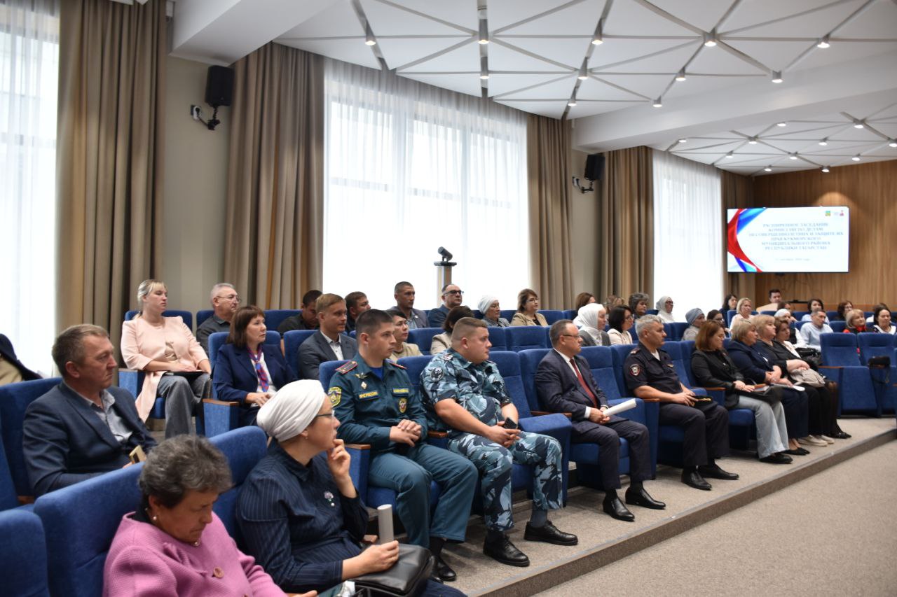 В Кукморе прошло расширенное заседание Комиссии по делам несовершеннолетних и защите их прав, где подвели итоги летней кампании и акции «Подросток».
