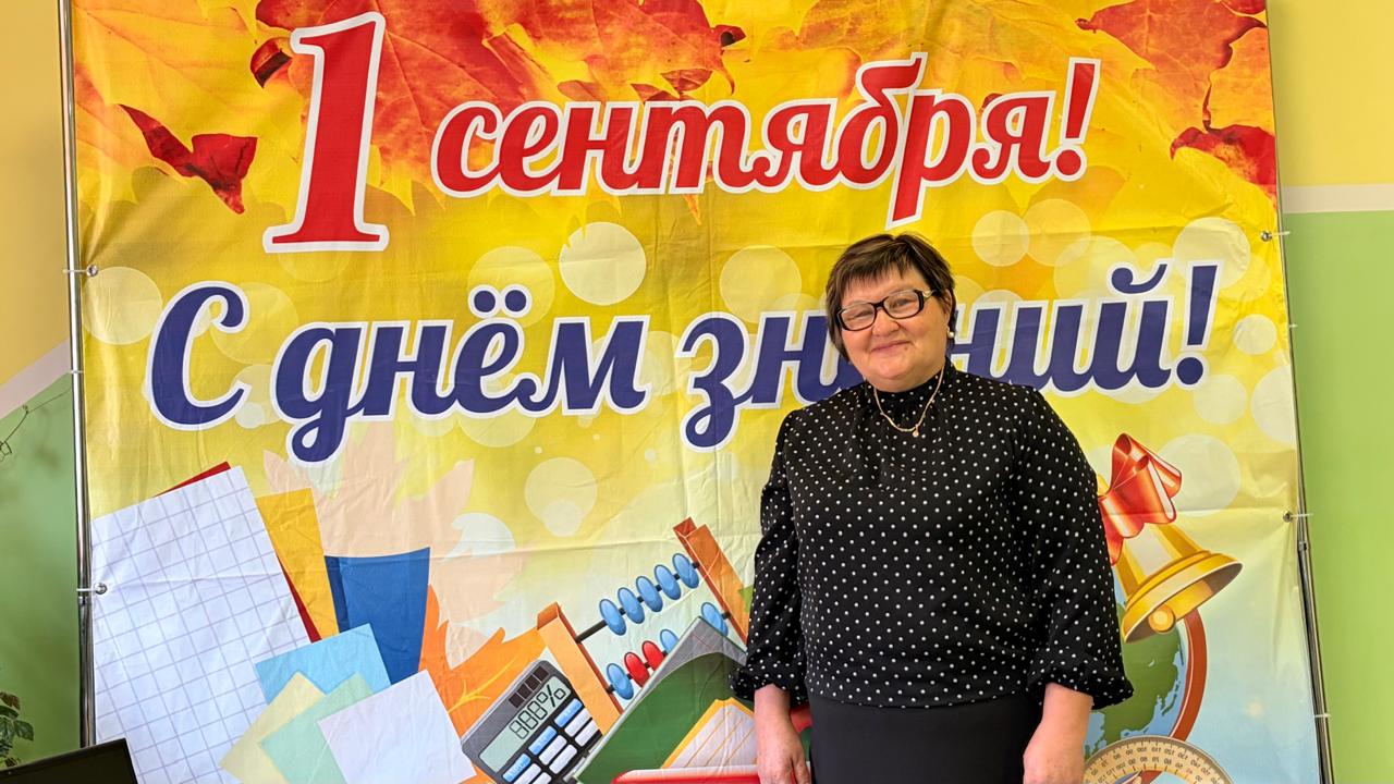 Яшь укытучыларга — чын остаз, педагогик эшчәнлекнең бөтен нечкәлекләрен өйрәтүче үрнәк.