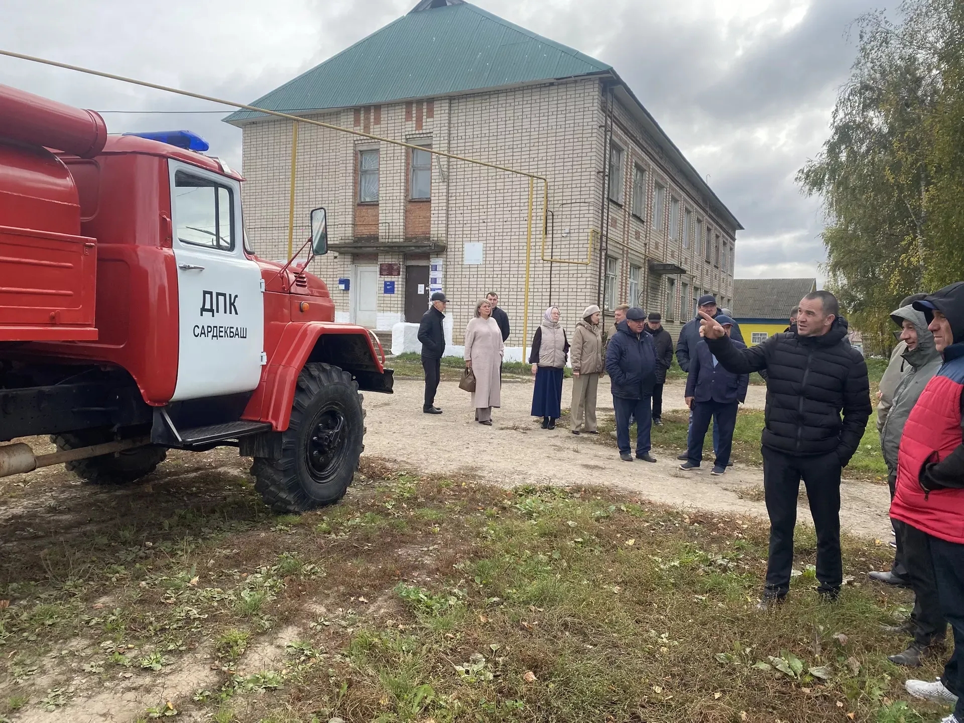 Туембаш в последние годы выделяется среди других поселений: здесь и порядок, и любое новшество вовремя подхватят, и село украсить не забывают. 