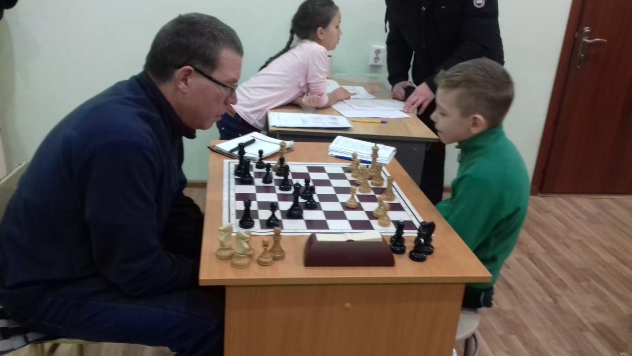 В Кукморе состоялся чемпионат по классическим шахматам среди мужчин и женщин (фото)