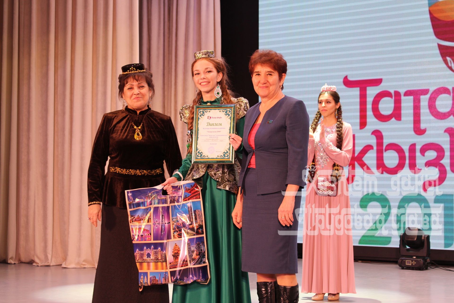 Фоторепортаж: В Кукморе выбрали самую красивую  и талантливую татарочку