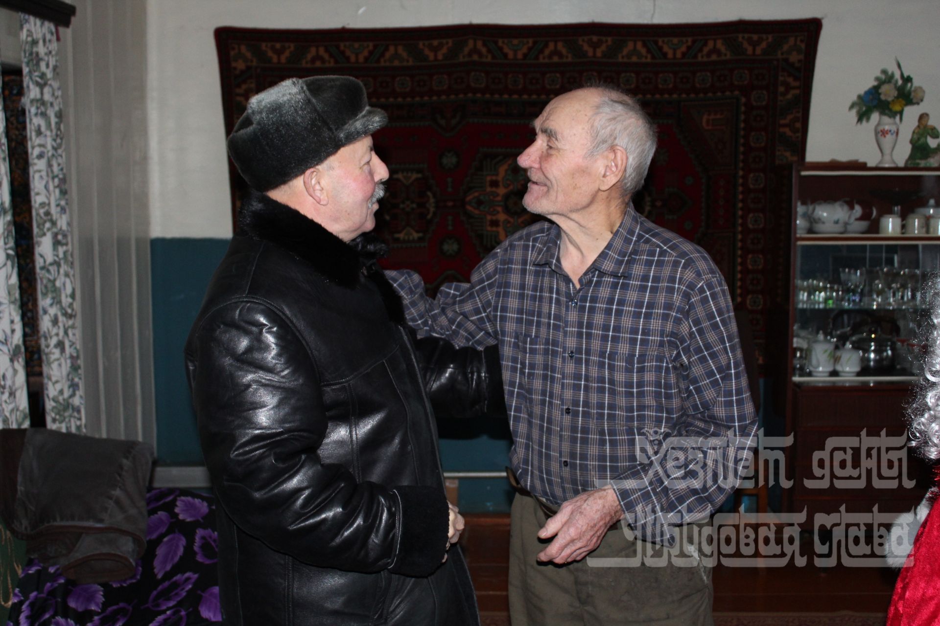 Фото: Ветеранам и инвалидам ВОв Кукморского района вручили новогодние подарки