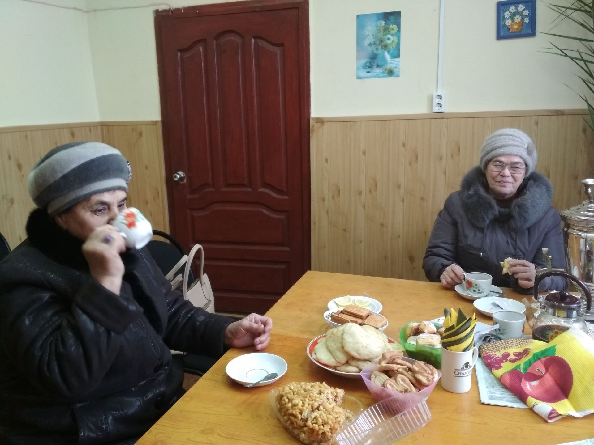 В редакции проходит День чая
