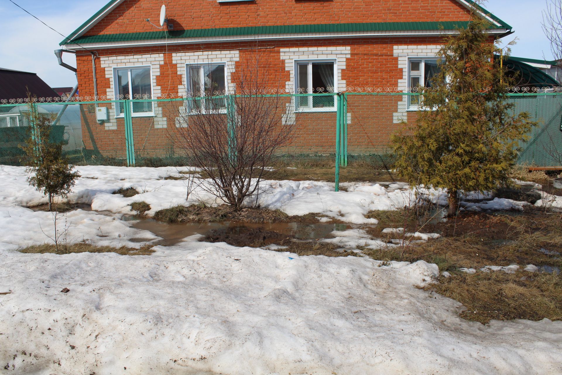 Фото: Резкое потепление вызвало угрозу подтопления улиц Кукмора