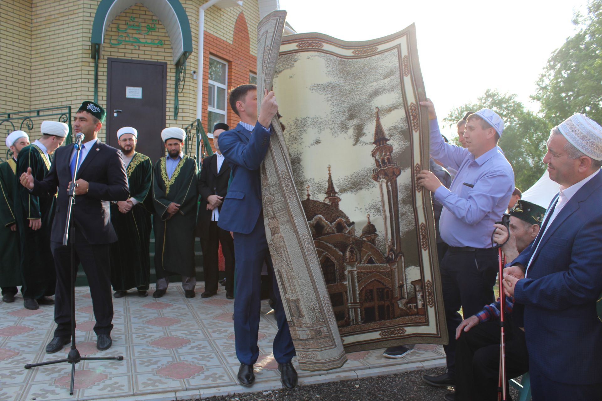 Фото: Камиль хазрат Самигуллин открыл новую мечеть в Кукморе