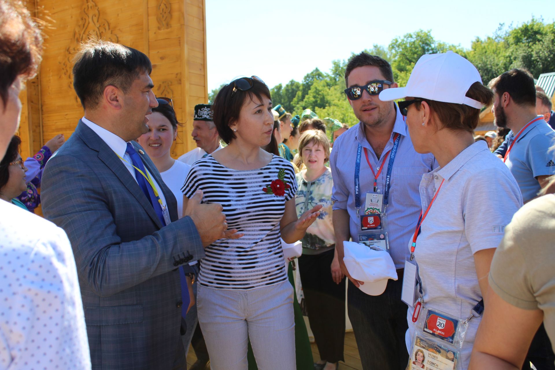 Фоторепортаж: Представители Чемпионата мира по футболу ФИФА 2018 посетили Кукморское подворье на казанском Сабантуе