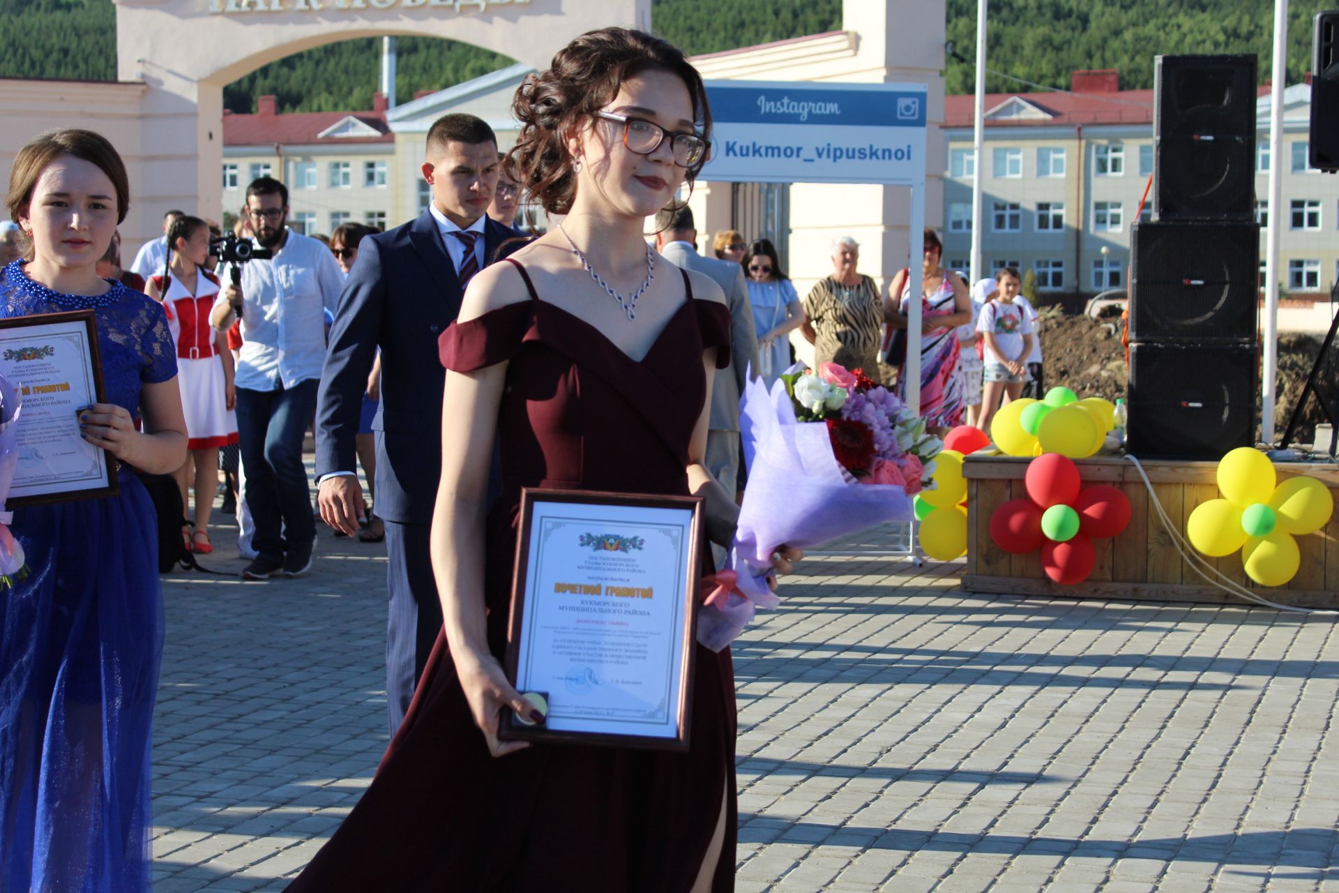 Фото: 217 выпускников школ района собрались на выпускной бал в Кукморе