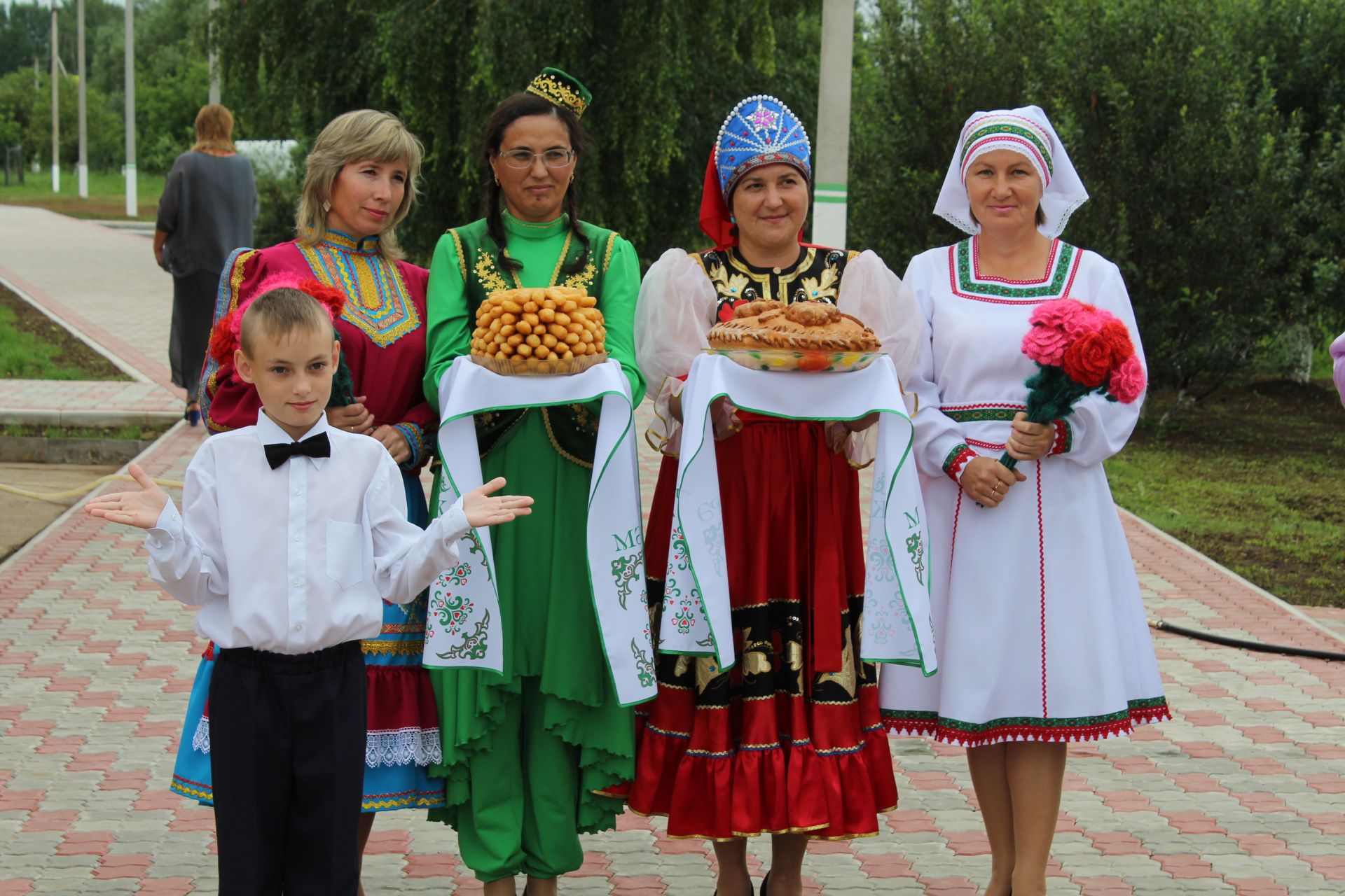 Погода в кукморе на неделю. Кукмор центр Милосердие. Маскаринская средняя школа Кукморского района фото. Дом творчества Кукмор. Кукмор детский дом интернат для рисования.