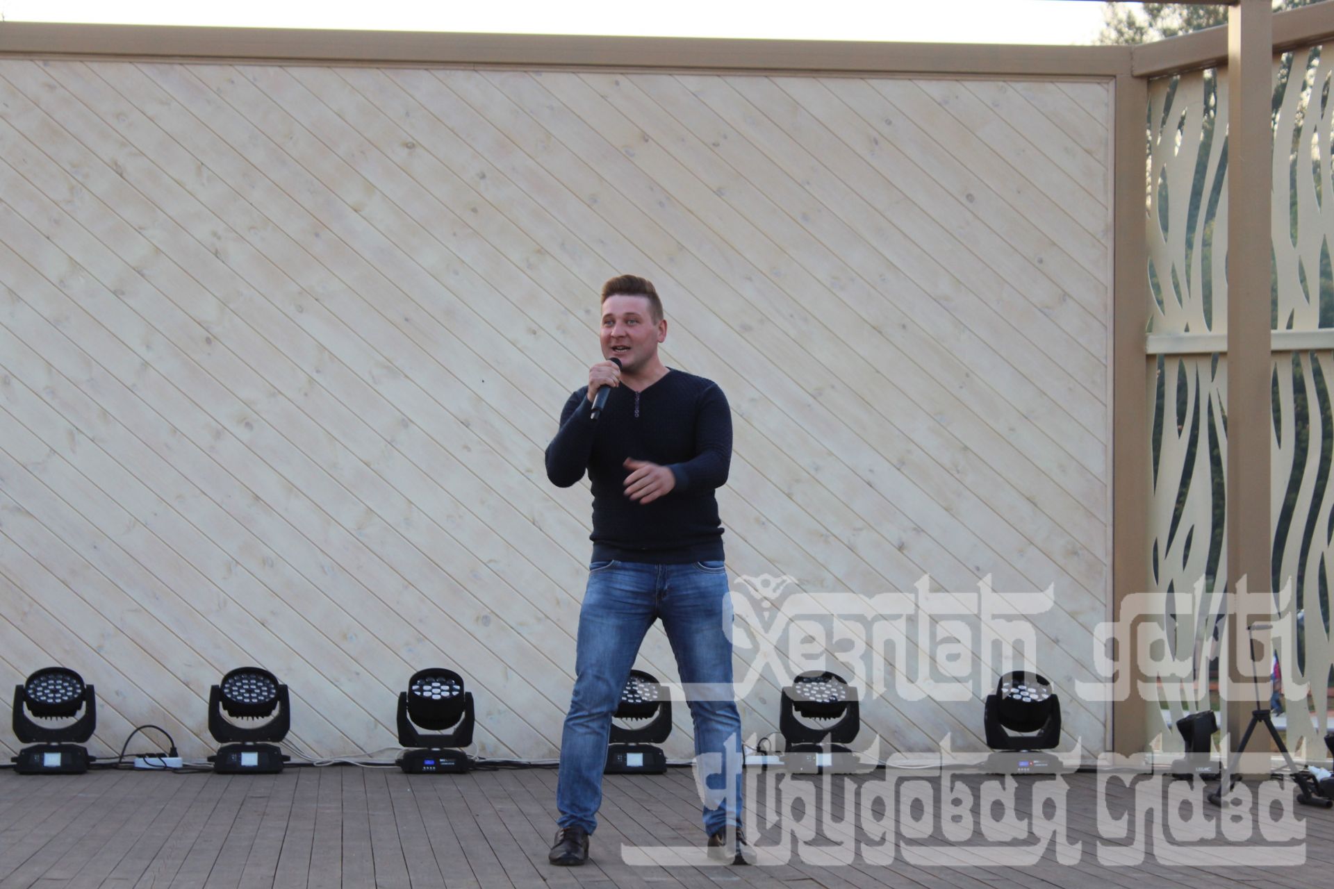 Видео, фоторепортаж: Фирдус Тямаев взорвал танцпол в Кукморе