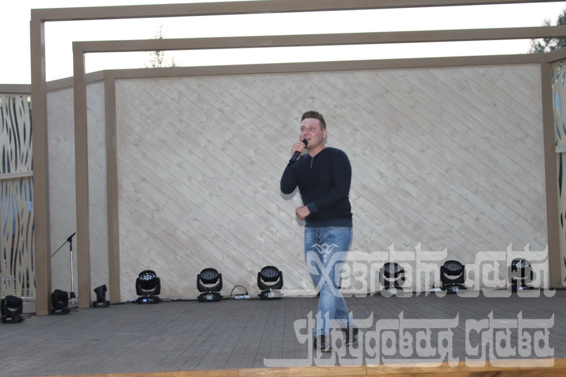 Видео, фоторепортаж: Фирдус Тямаев взорвал танцпол в Кукморе