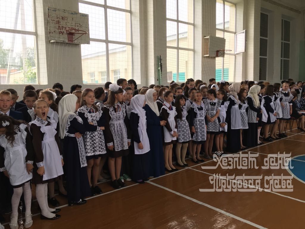 Фото: Римма Ратникова поздравила с Днем знаний учащихся Кукморской гимназии