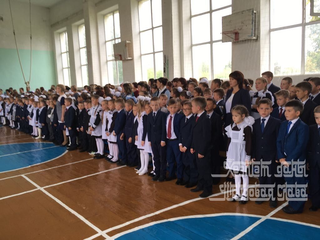 Фото: Римма Ратникова поздравила с Днем знаний учащихся Кукморской гимназии