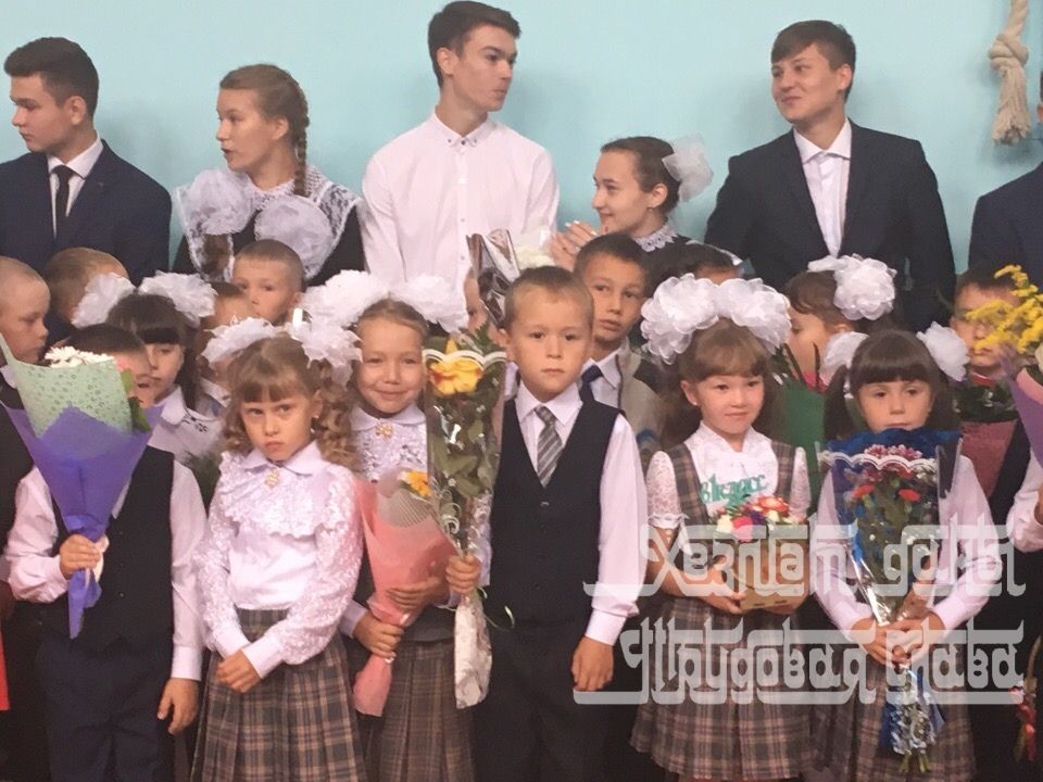 Фото: В Кукморской школе №3 прошла торжественная линейка