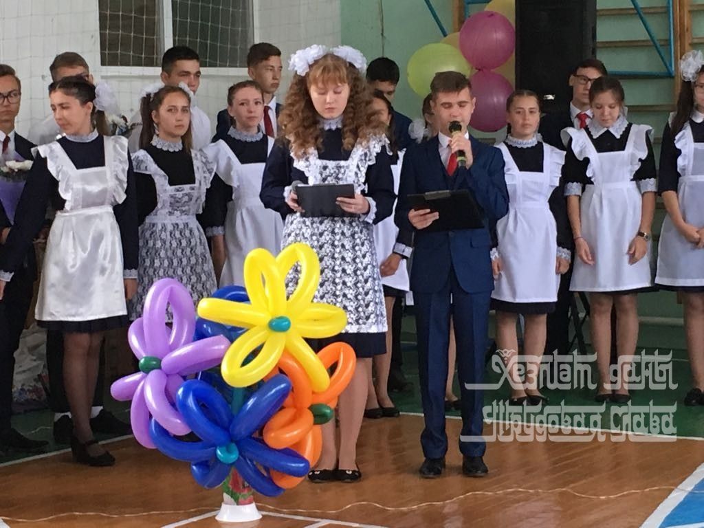 Фото: Римма Ратникова поздравила с Днем знаний учащихся Кукморской гимназии