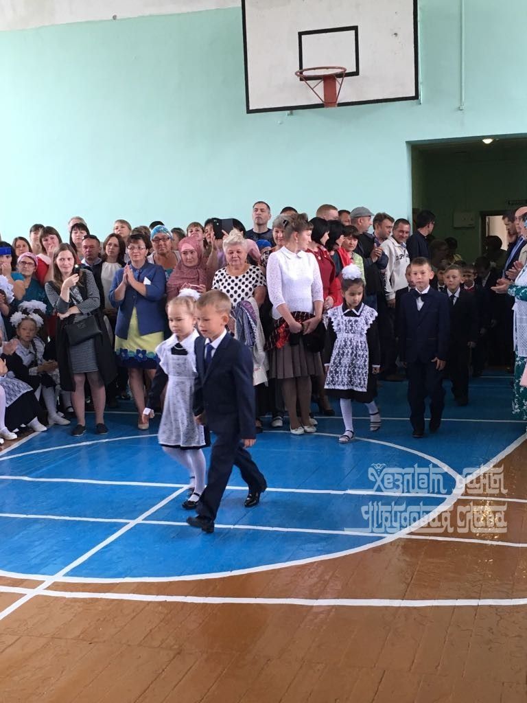 Фото: Римма Ратникова поздравила с Днем знаний учащихся Кукморской гимназии
