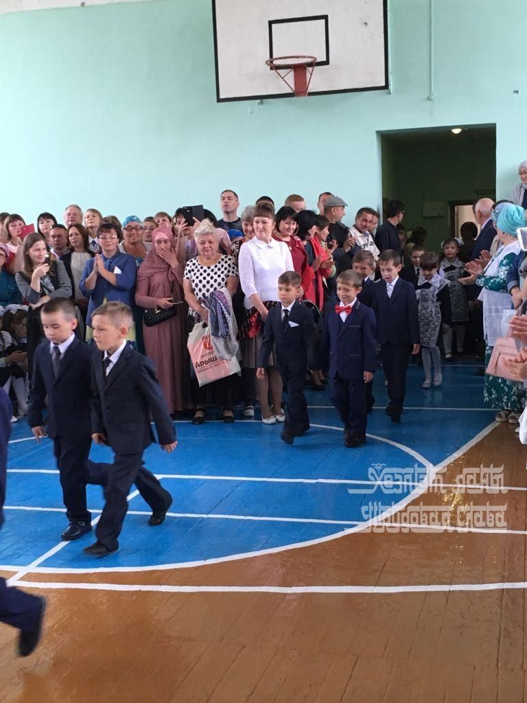 Фото: Римма Ратникова поздравила с Днем знаний учащихся Кукморской гимназии