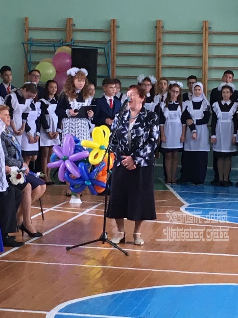 Фото: Римма Ратникова поздравила с Днем знаний учащихся Кукморской гимназии