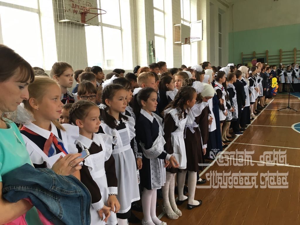 Фото: Римма Ратникова поздравила с Днем знаний учащихся Кукморской гимназии