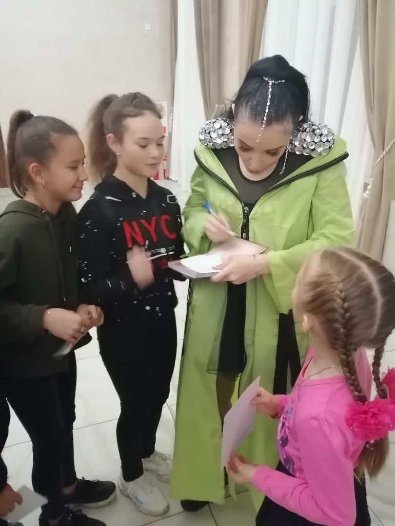 Популярная певица татарской эстрады Лэйна выступила и на сцене родного Кукмора (фото)