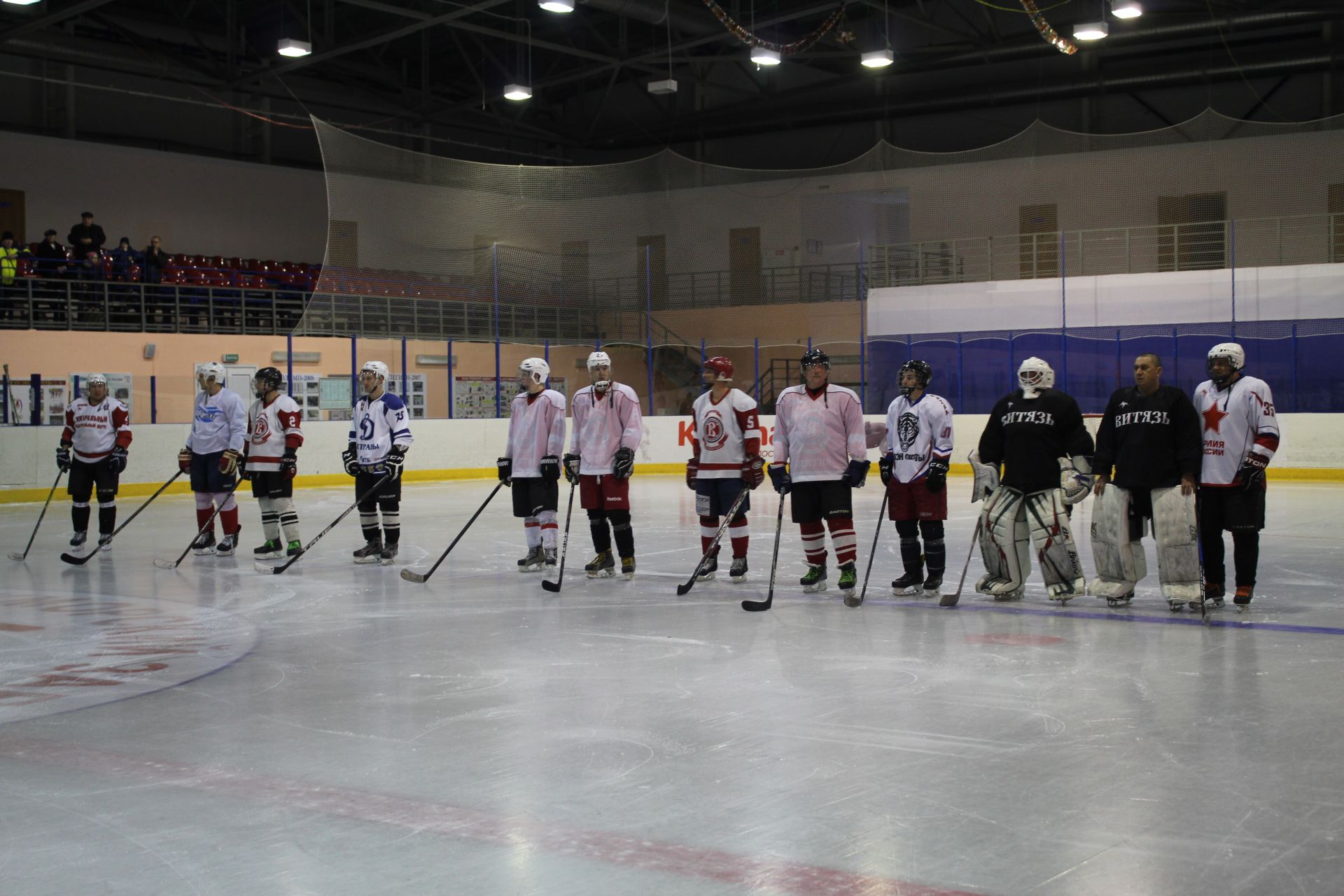 В преддверии Дня сотрудника ОВД в Кукморе проходят соревнования по хоккею